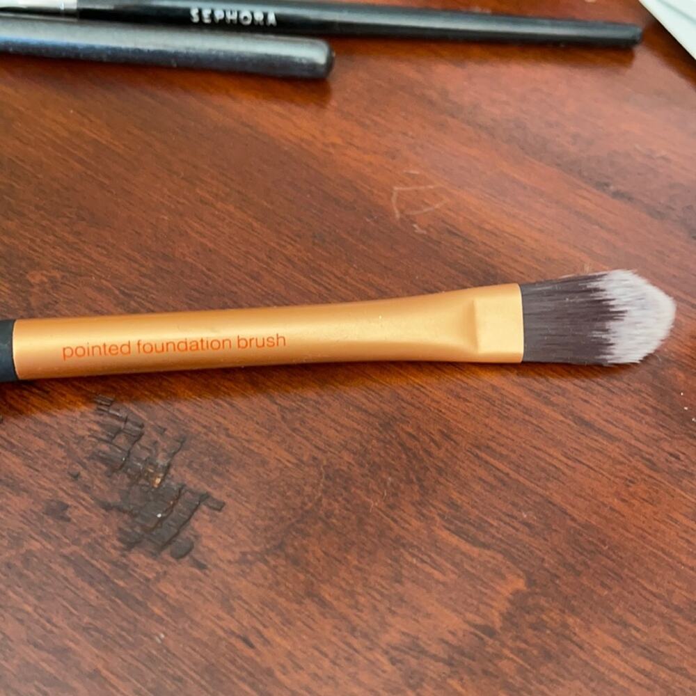 Flat Buildable Foundation Face brush real techniques